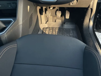 Vehicle Thumbnail 33