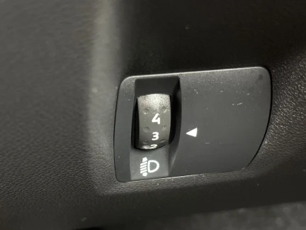 Vehicle Thumbnail 37