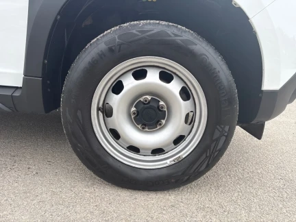 Vehicle Thumbnail 8
