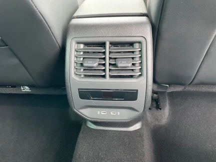 Vehicle Thumbnail 32