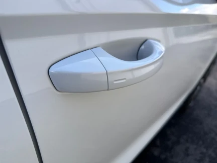 Vehicle Thumbnail 38