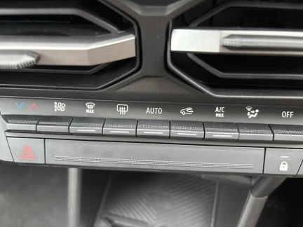 Vehicle Thumbnail 12