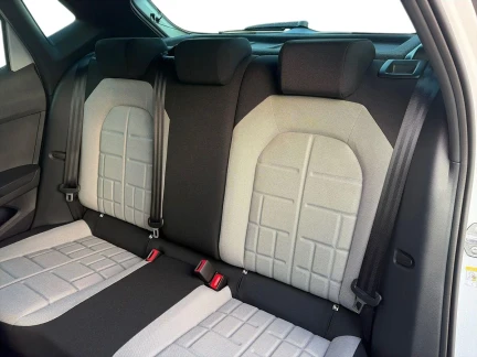 Vehicle Thumbnail 20