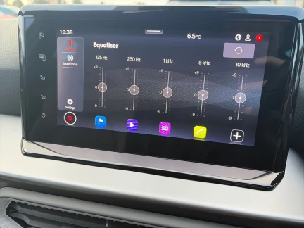 Vehicle Thumbnail 32