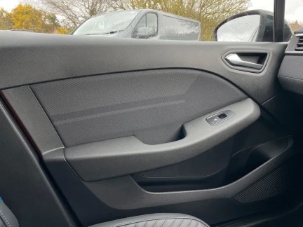 Vehicle Thumbnail 26