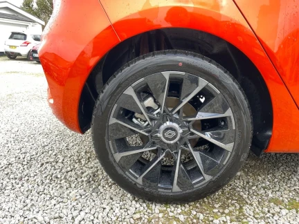 Vehicle Thumbnail 7