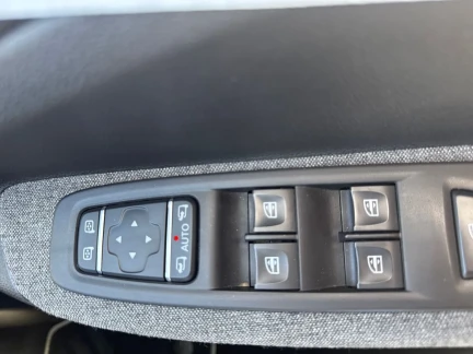 Vehicle Thumbnail 14