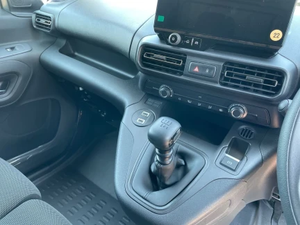 Vehicle Thumbnail 12