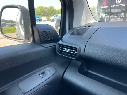 Vehicle Thumbnail 29