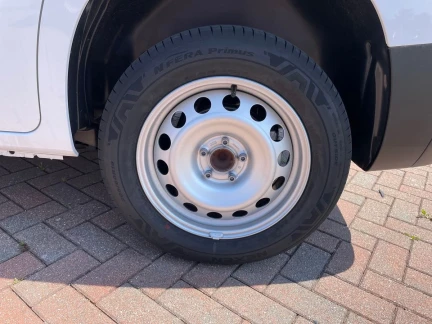 Vehicle Thumbnail 39