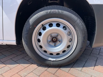 Vehicle Thumbnail 7