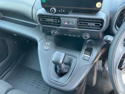 Vehicle Thumbnail 12