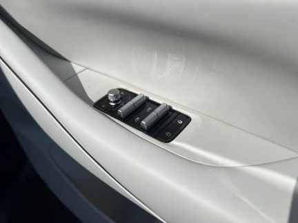 Vehicle Thumbnail 24