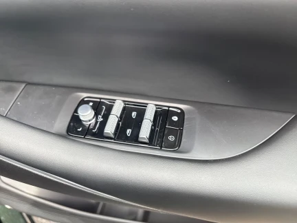 Vehicle Thumbnail 23