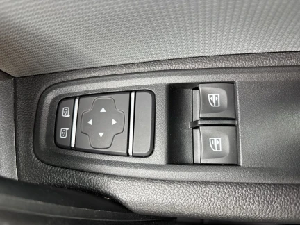 Vehicle Thumbnail 14