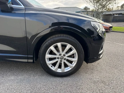 Vehicle Thumbnail 30