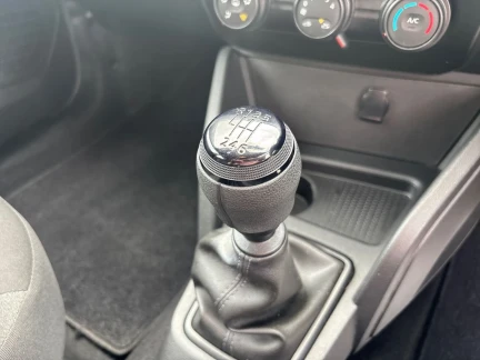 Vehicle Thumbnail 12