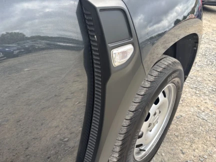 Vehicle Thumbnail 32