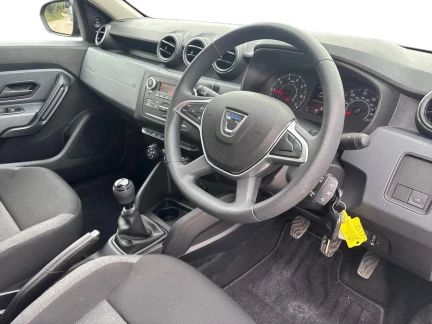 Vehicle Thumbnail 8