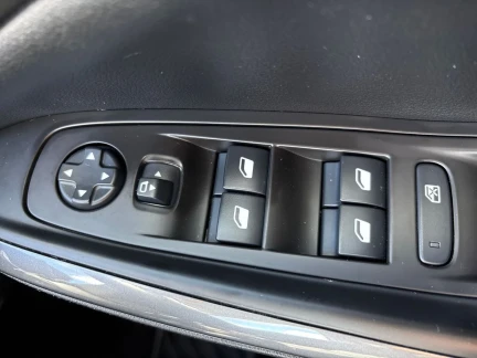 Vehicle Thumbnail 14