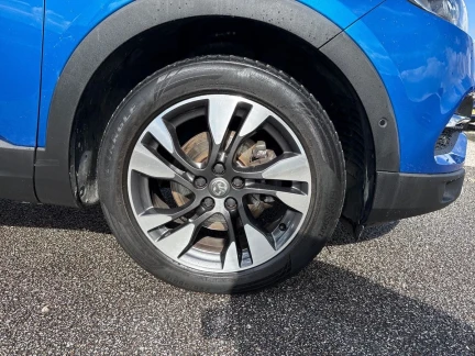 Vehicle Thumbnail 7