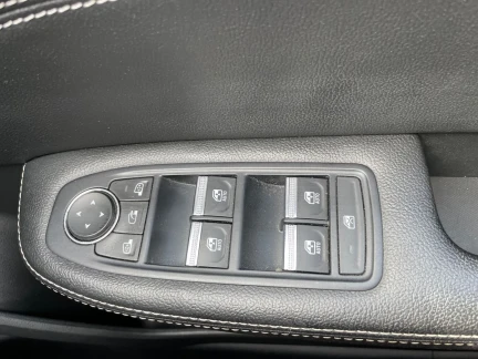 Vehicle Thumbnail 14