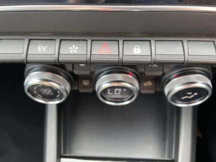 Vehicle Thumbnail 23