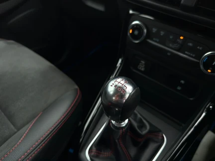 Vehicle Thumbnail 32