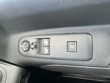Vehicle Thumbnail 14