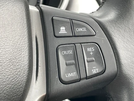 Vehicle Thumbnail 31