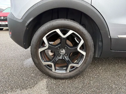 Vehicle Thumbnail 7