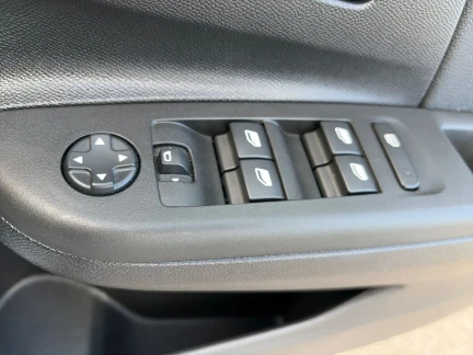 Vehicle Thumbnail 14