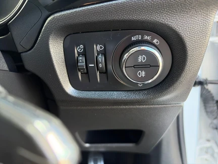 Vehicle Thumbnail 30