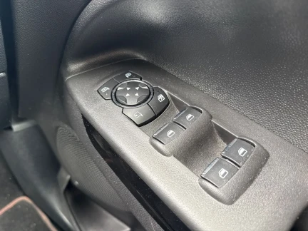 Vehicle Thumbnail 14