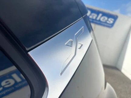 Vehicle Thumbnail 24