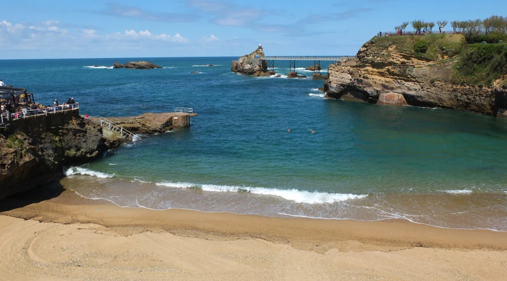 Travelworld help staff get away with pool motorhome