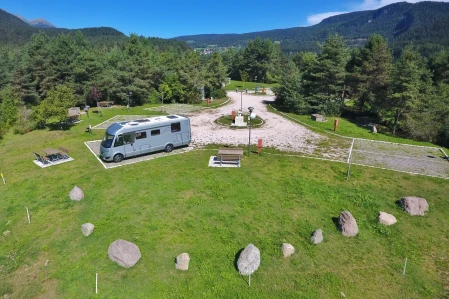 Ian and Jill turn motorhome passion into job