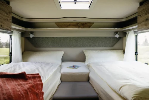HYMER-Exsis-i-Rear-Single-Beds (2).jpg