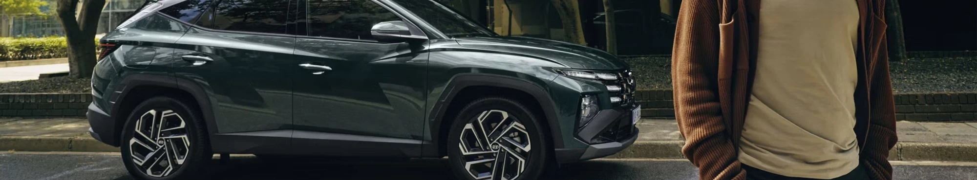 https://mercury-auto.fra1.digitaloceanspaces.com/fitzpatricks_garages_wXtvxT/2024-Jun/2000x370/17/1719/1719229338tucson2000x370v2.webp