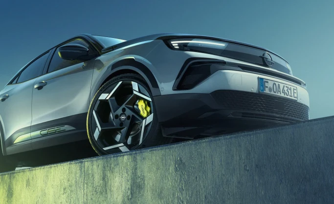 OPEL REVEALS ITS FASTEST ALL-ELECTRIC ROAD CAR: INTRODUCING THE MOKKA GSE