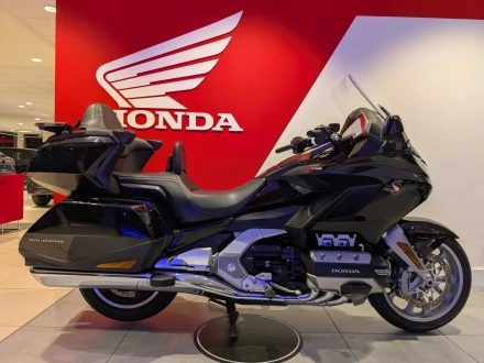 Honda GL1800 Gold Wing Listing Image