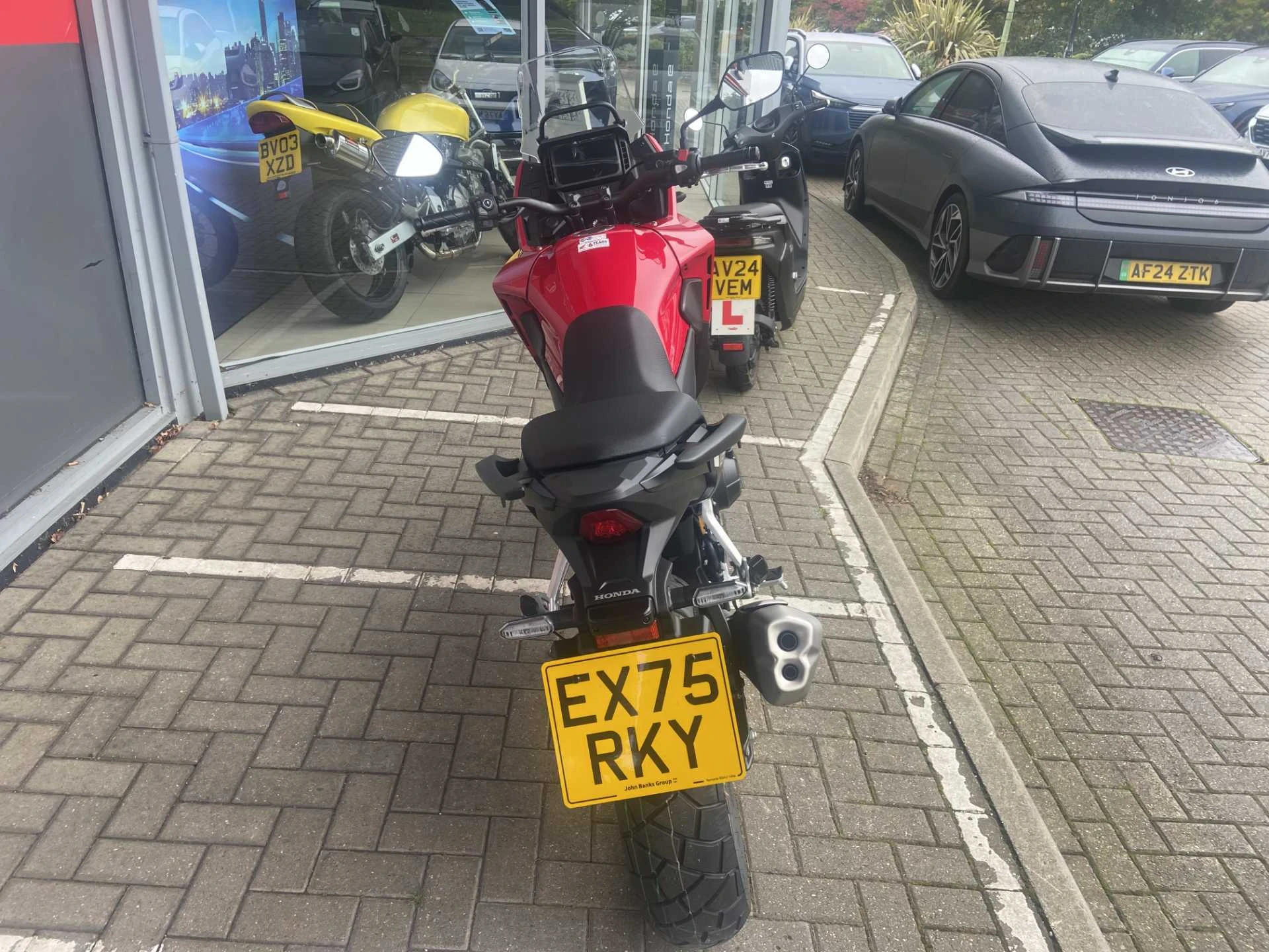 Vehicle image 6