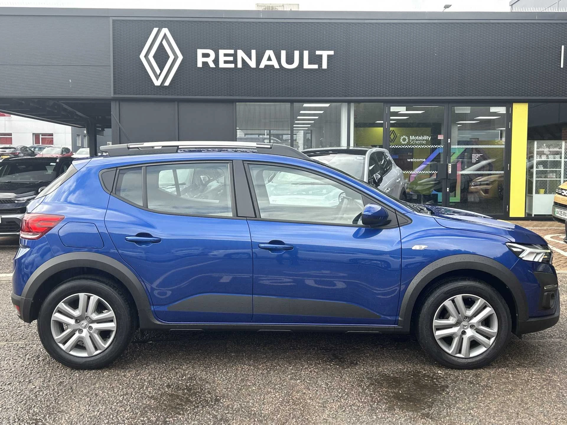 Vehicle image 5