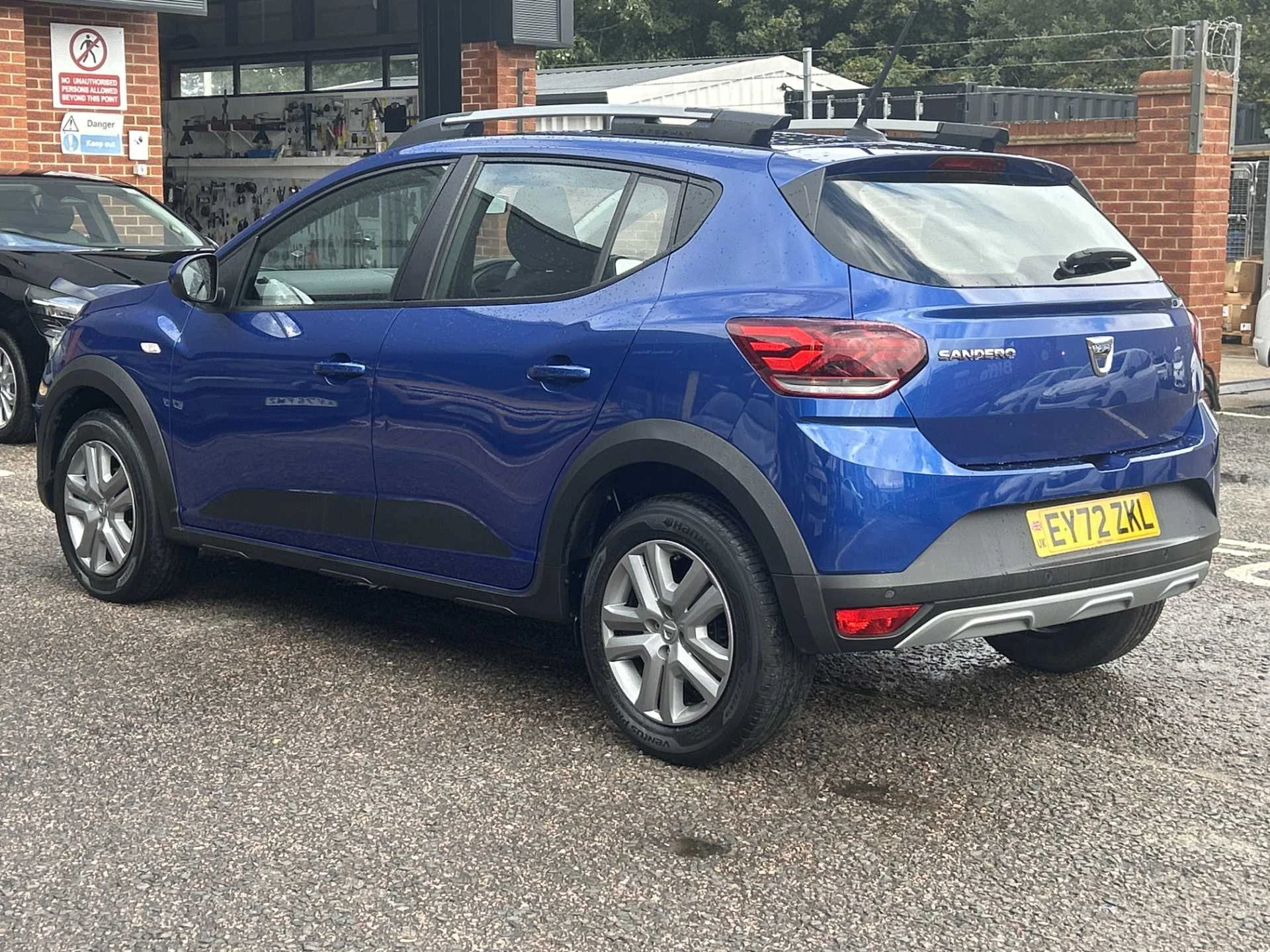 Vehicle image 3