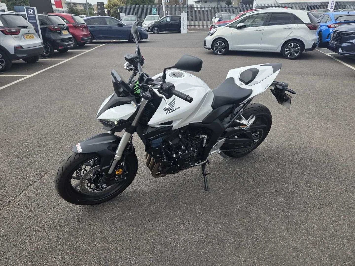 Vehicle image 7