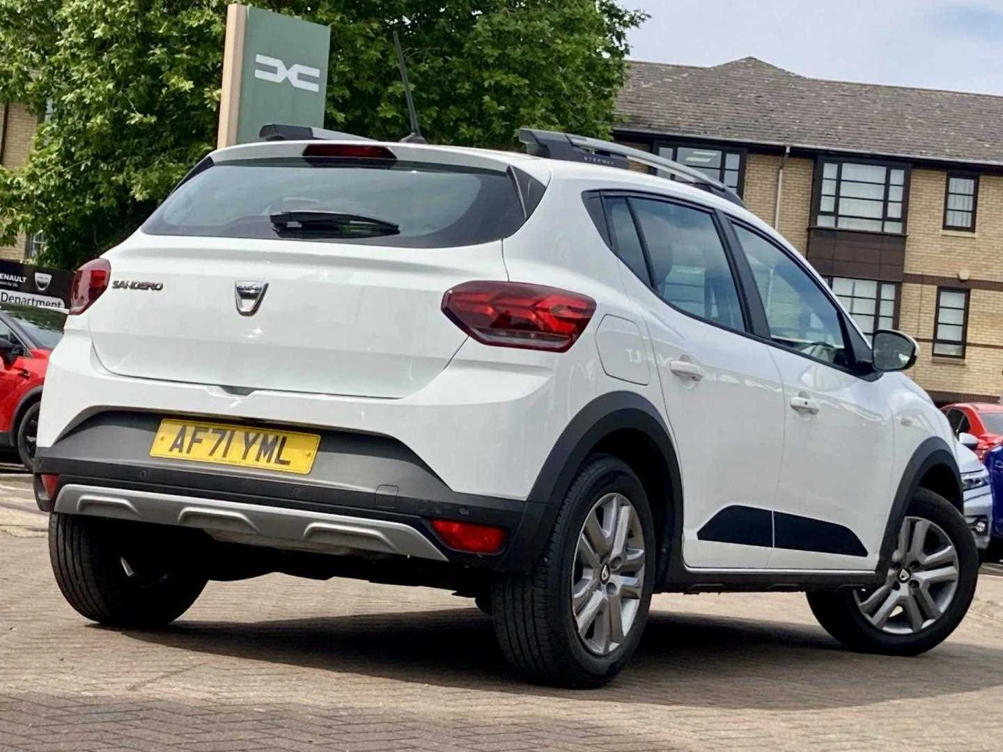 Vehicle image 7