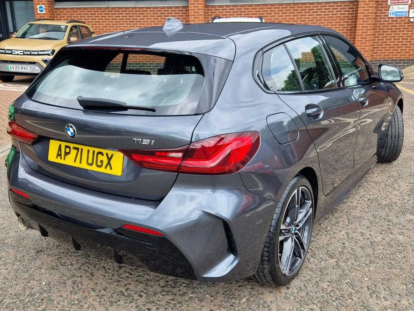 Vehicle image 7