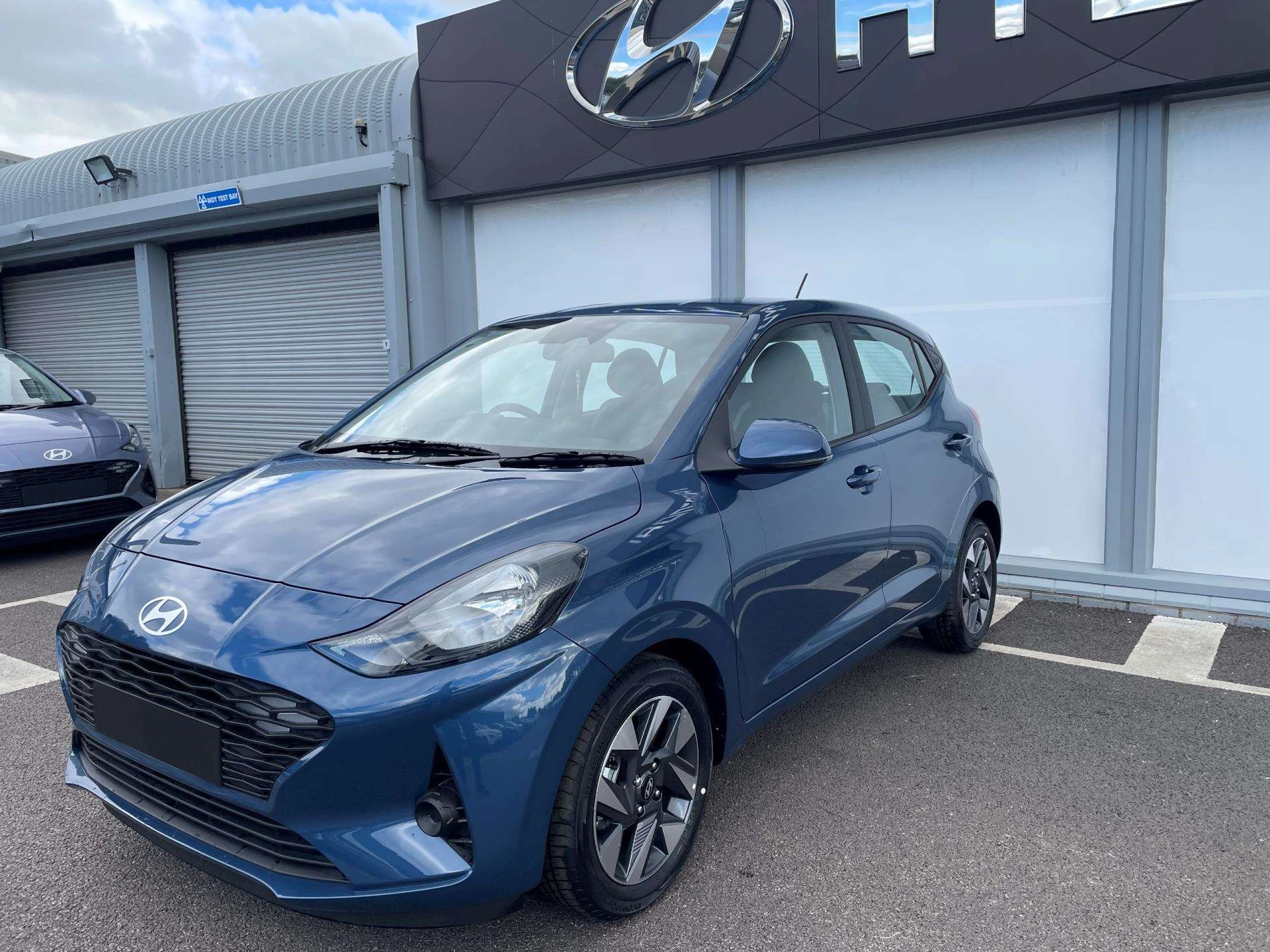 Vehicle image 6