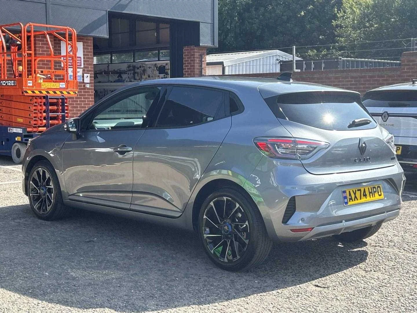 Vehicle image 3