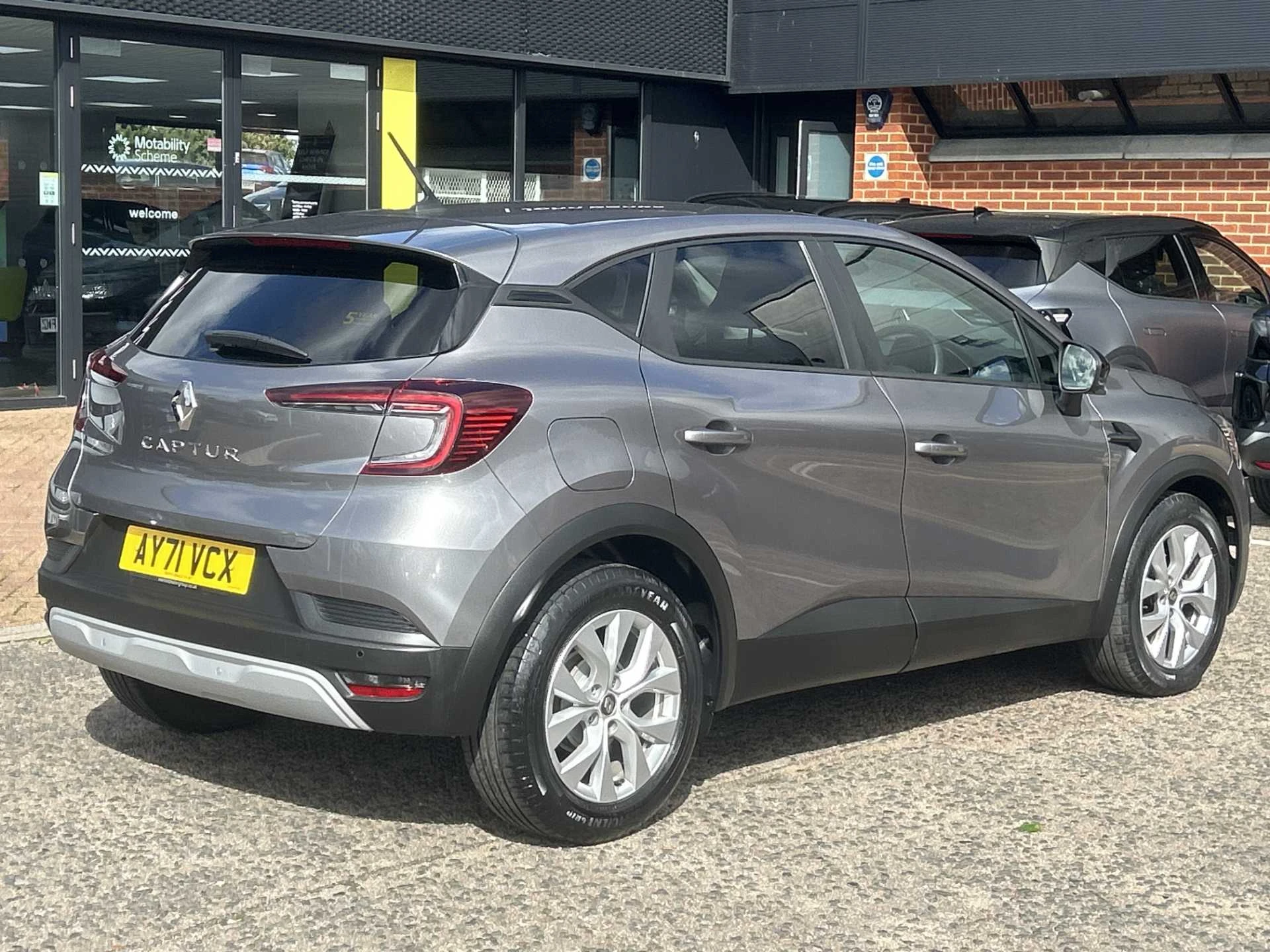 Vehicle image 4
